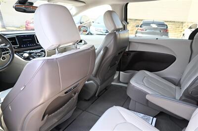 2018 Chrysler Pacifica Touring L   - Photo 46 - Norwalk, CA 90650-2241