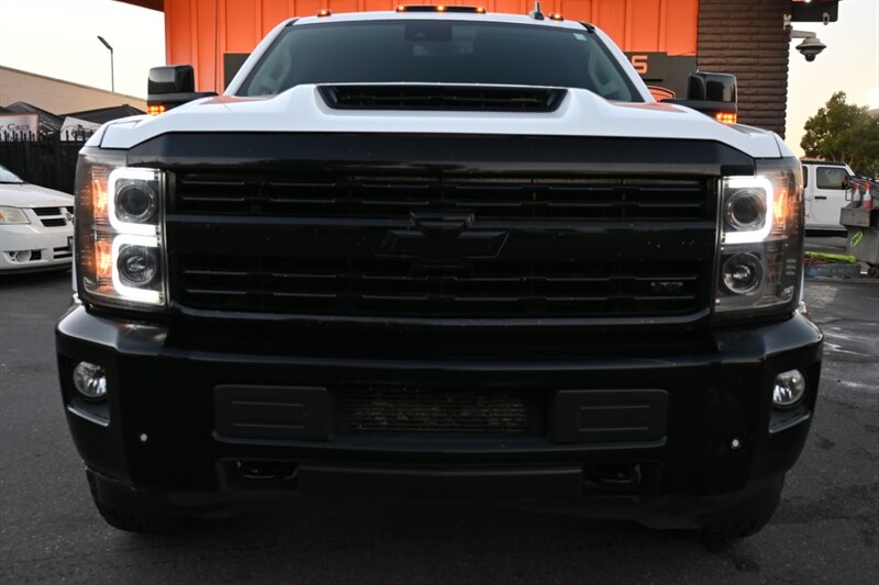2017 Chevrolet Silverado 3500HD LTZ photo 2