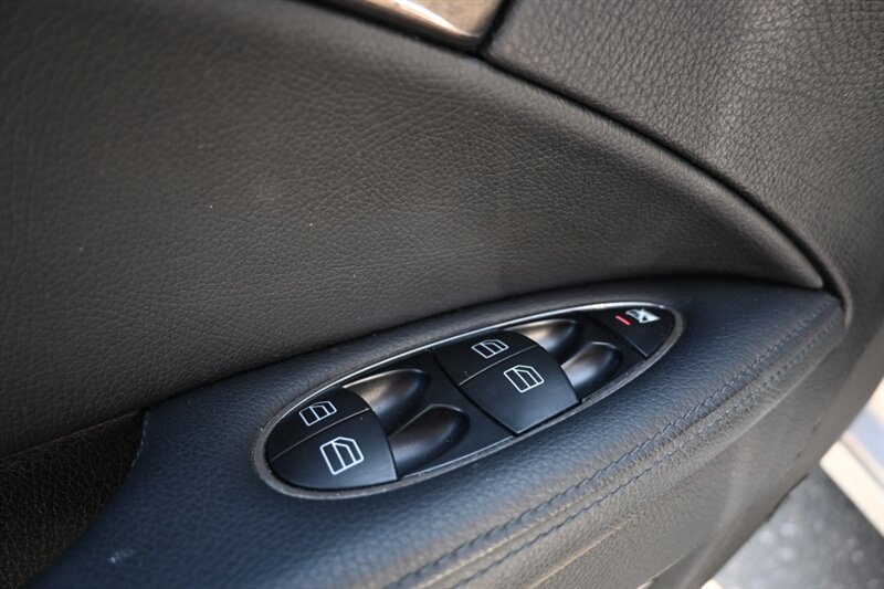 2008 Mercedes Benz E 350 photo 18