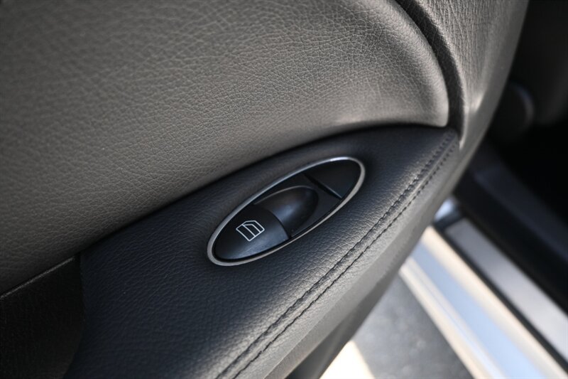 2008 Mercedes Benz E 350 photo 37