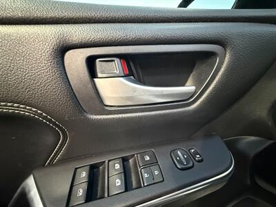 2016 Toyota Camry Hybrid XLE - Photo 16 - Norwalk, CA 90650-2241