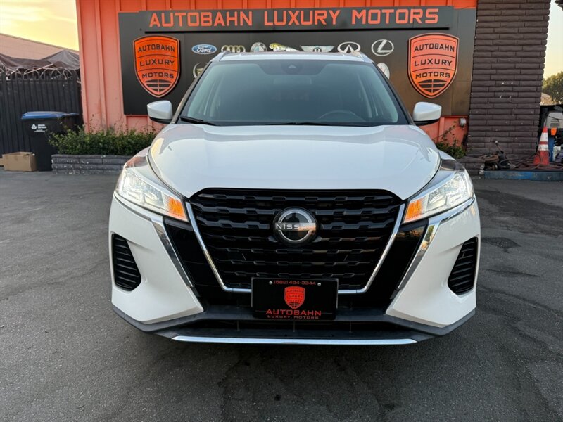 2022 Nissan Kicks SV  