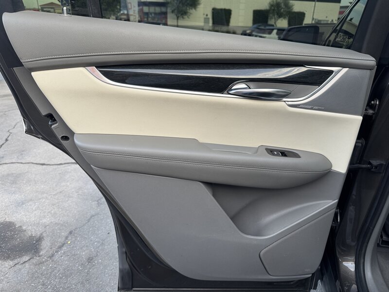 2020 Cadillac XT6 Premium Luxury - Photo 31 - Norwalk, CA 90650-2241