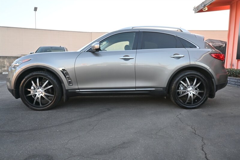 2009 Infiniti FX50 photo 2