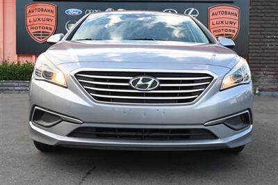 2017 Hyundai SONATA SE - Photo 2 - Norwalk, CA 90650-2241