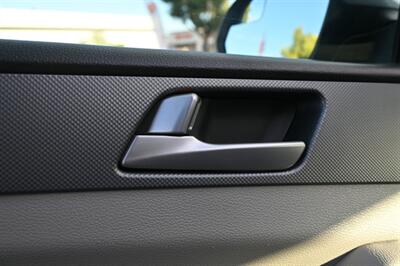 2017 Hyundai SONATA SE - Photo 18 - Norwalk, CA 90650-2241