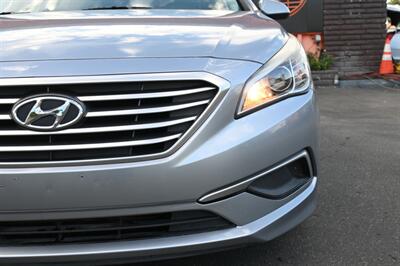 2017 Hyundai SONATA SE - Photo 5 - Norwalk, CA 90650-2241