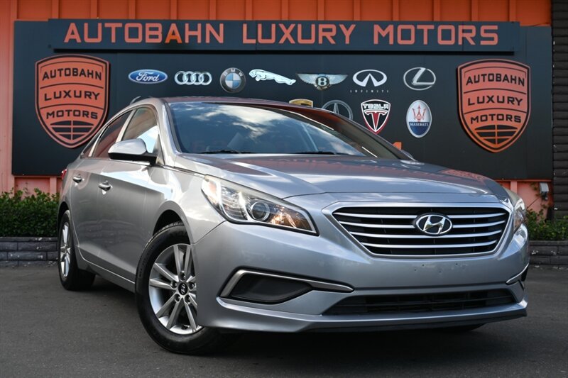 2017 Hyundai SONATA SE  
