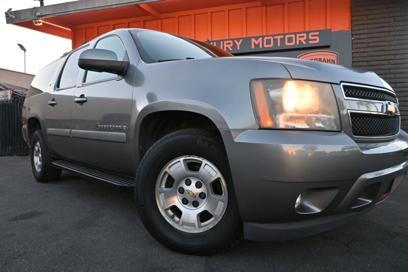 2007 Chevrolet Suburban LT   - Photo 1 - Norwalk, CA 90650-2241