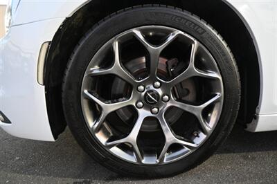 2016 Chrysler 300 S   - Photo 15 - Norwalk, CA 90650-2241