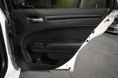 2016 Chrysler 300 S   - Photo 47 - Norwalk, CA 90650-2241