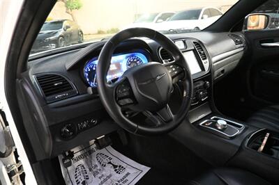 2016 Chrysler 300 S   - Photo 25 - Norwalk, CA 90650-2241