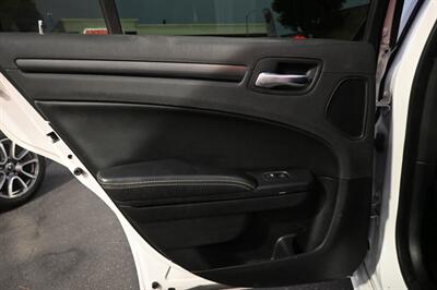 2016 Chrysler 300 S   - Photo 39 - Norwalk, CA 90650-2241