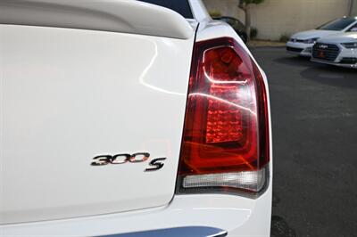 2016 Chrysler 300 S   - Photo 11 - Norwalk, CA 90650-2241