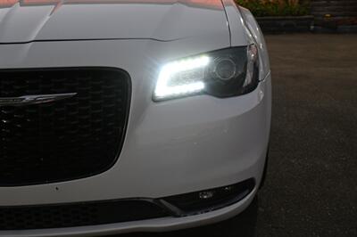 2016 Chrysler 300 S   - Photo 5 - Norwalk, CA 90650-2241
