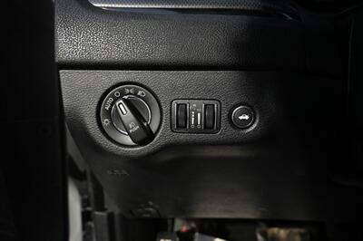 2016 Chrysler 300 S   - Photo 32 - Norwalk, CA 90650-2241