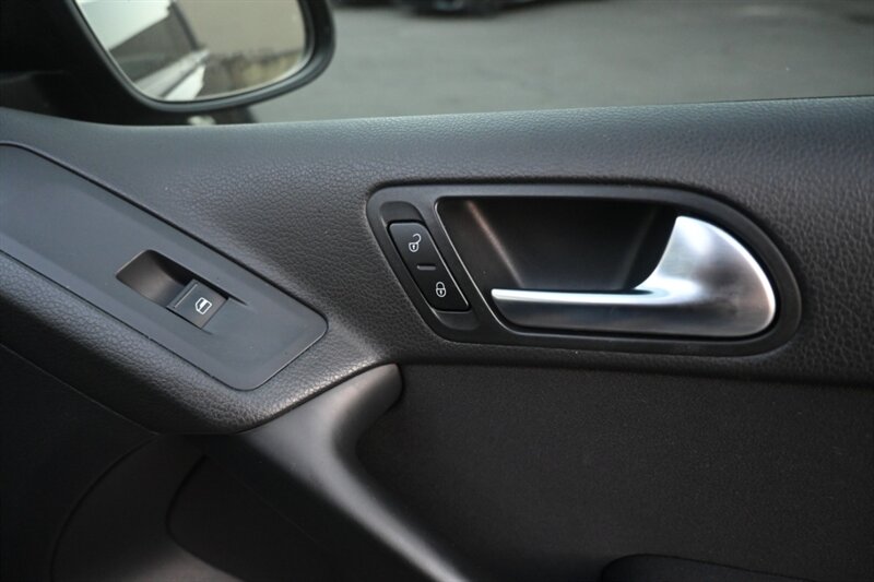 2017 Volkswagen Tiguan S photo 44