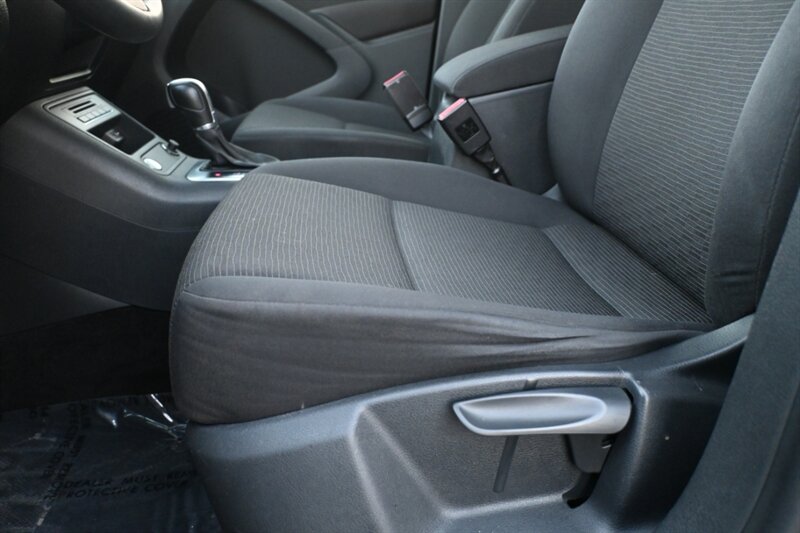2017 Volkswagen Tiguan S photo 14