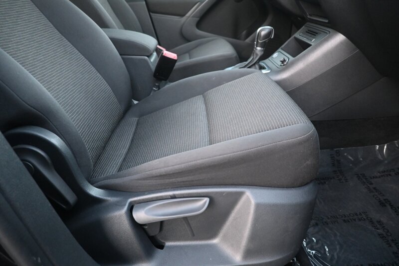 2017 Volkswagen Tiguan S photo 47
