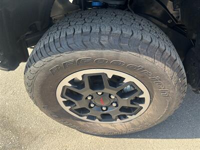 2025 Toyota Tacoma TRD Off-Road   - Photo 9 - Norwalk, CA 90650-2241