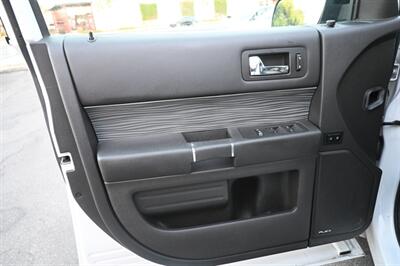 2019 Ford Flex SEL   - Photo 17 - Norwalk, CA 90650-2241