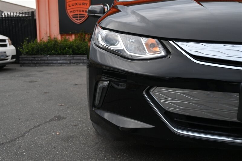 2018 Chevrolet Volt LT photo 3