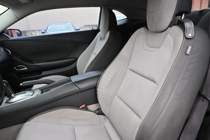 2014 Chevrolet Camaro photo 20