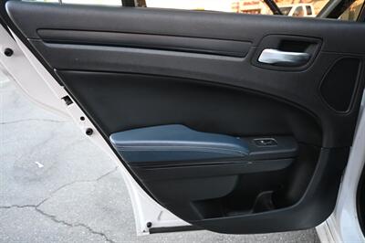 2014 Chrysler 300 S   - Photo 39 - Norwalk, CA 90650-2241