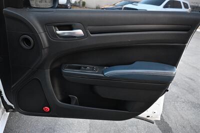 2014 Chrysler 300 S   - Photo 54 - Norwalk, CA 90650-2241