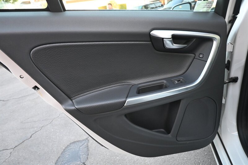 2012 Volvo S60 T5 photo 38