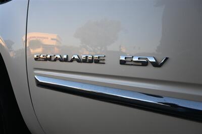 2013 Cadillac Escalade ESV Luxury   - Photo 16 - Norwalk, CA 90650-2241