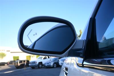 2013 Cadillac Escalade ESV Luxury   - Photo 17 - Norwalk, CA 90650-2241