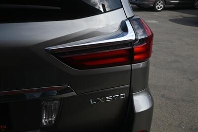 2016 Lexus LX 570   - Photo 18 - Norwalk, CA 90650-2241