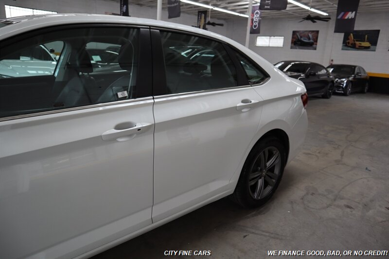 2022 Volkswagen Jetta 1.5T SE - Photo 6 - Panorama City, CA 91402