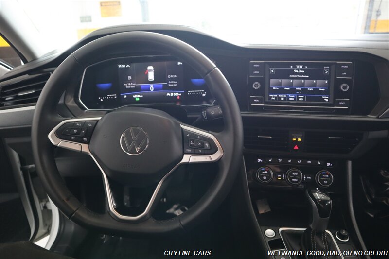 2022 Volkswagen Jetta 1.5T SE - Photo 14 - Panorama City, CA 91402