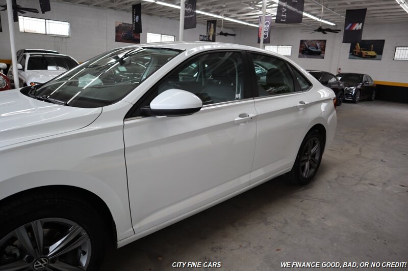 2022 Volkswagen Jetta 1.5T SE - Photo 5 - Panorama City, CA 91402