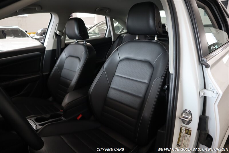 2022 Volkswagen Jetta 1.5T SE - Photo 23 - Panorama City, CA 91402