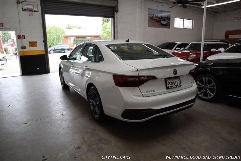 2022 Volkswagen Jetta 1.5T SE - Photo 7 - Panorama City, CA 91402