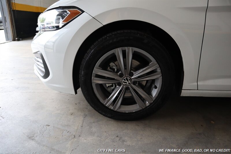 2022 Volkswagen Jetta 1.5T SE - Photo 4 - Panorama City, CA 91402