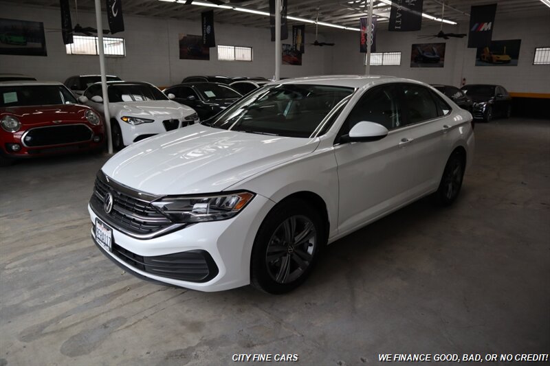2022 Volkswagen Jetta 1.5T SE - Photo 2 - Panorama City, CA 91402