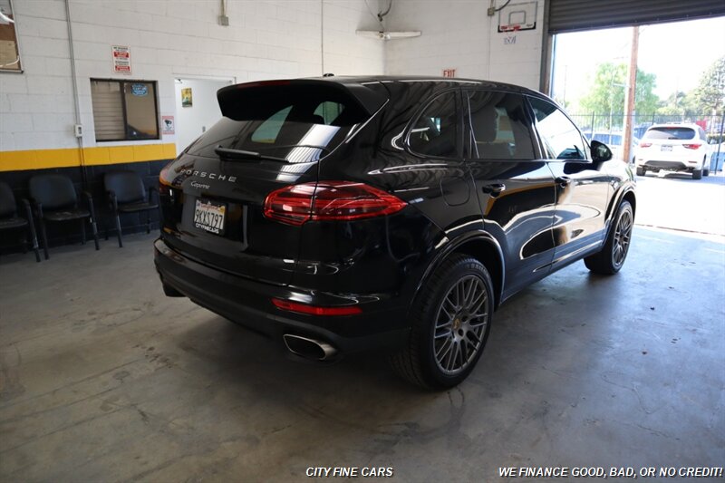 2017 Porsche Cayenne - Photo 9 - Panorama City, CA 91402