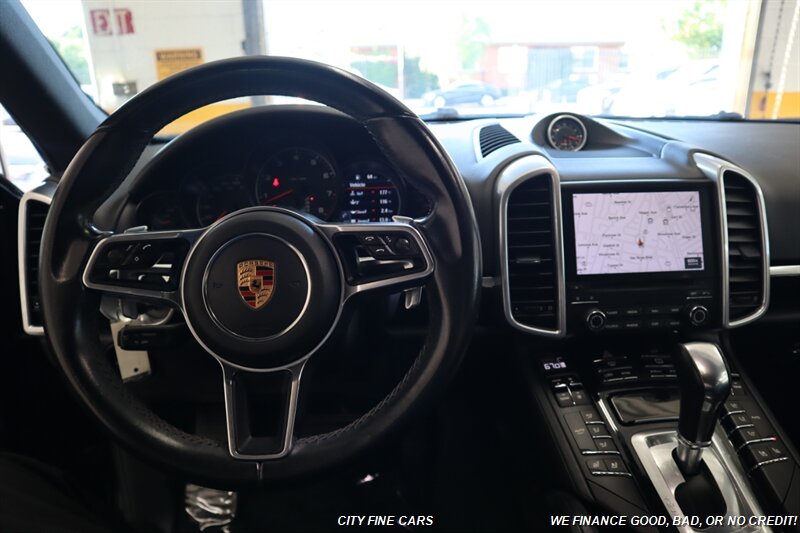 2017 Porsche Cayenne - Photo 14 - Panorama City, CA 91402