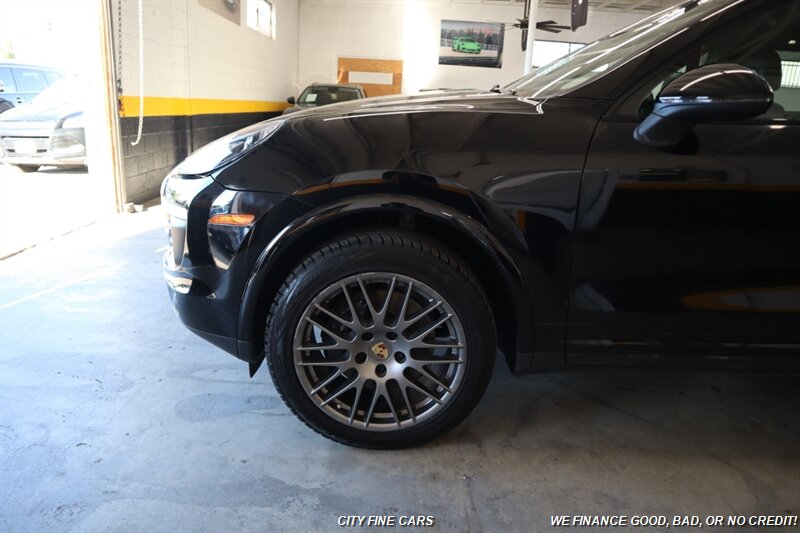2017 Porsche Cayenne - Photo 3 - Panorama City, CA 91402