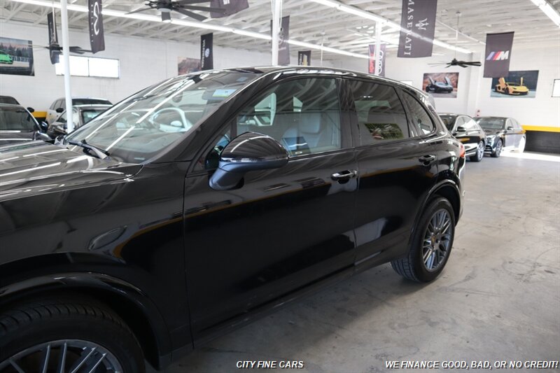 2017 Porsche Cayenne - Photo 5 - Panorama City, CA 91402