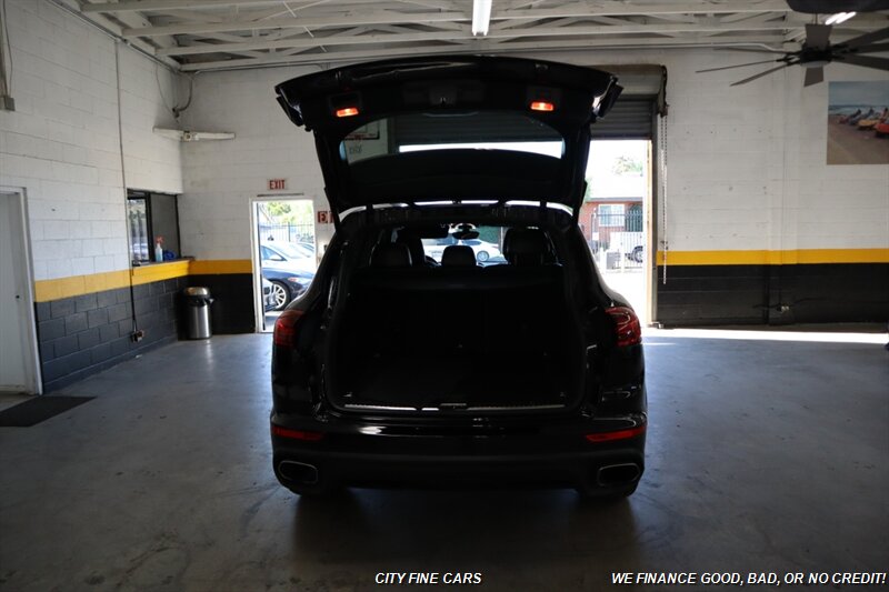 2017 Porsche Cayenne - Photo 33 - Panorama City, CA 91402
