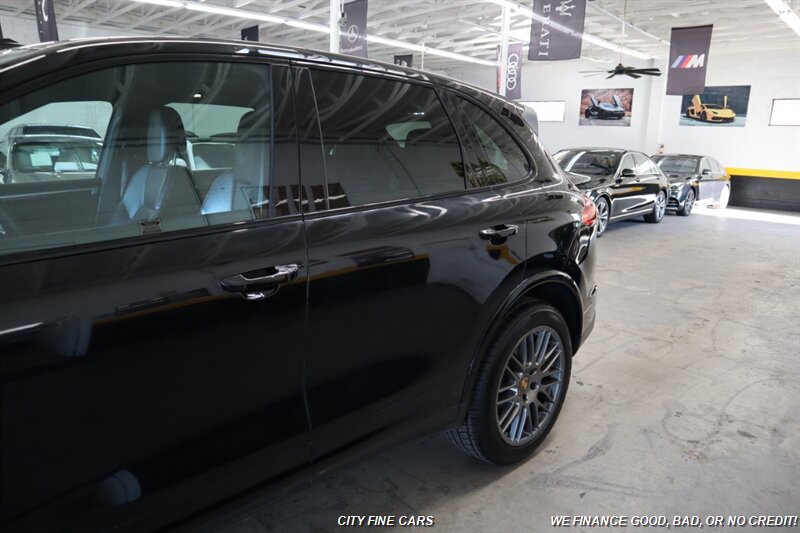 2017 Porsche Cayenne - Photo 6 - Panorama City, CA 91402