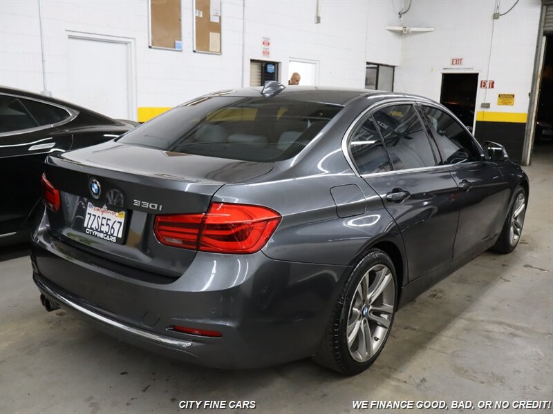 2017 BMW 3 Series 330i photo 9