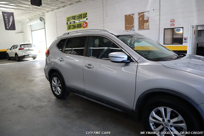 2018 Nissan Rogue SV - Photo 11 - Panorama City, CA 91402
