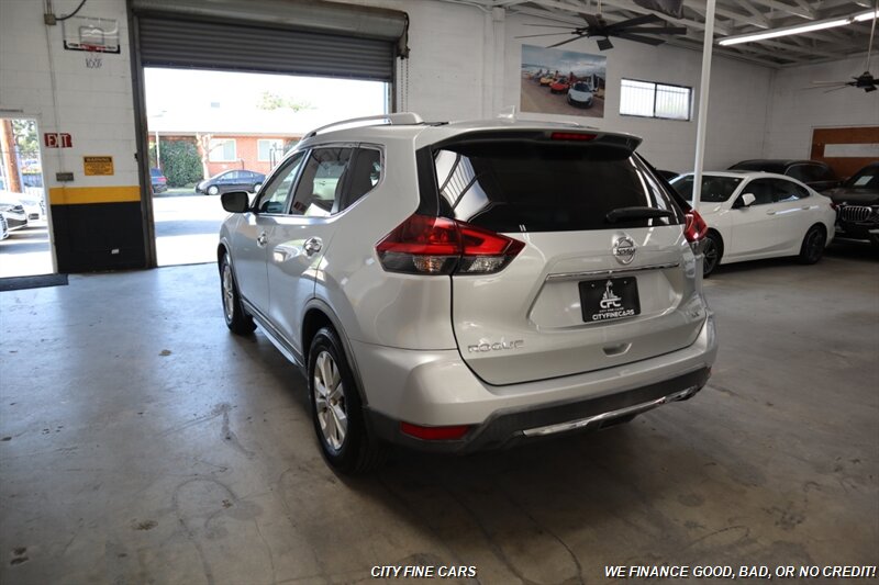 2018 Nissan Rogue SV - Photo 7 - Panorama City, CA 91402