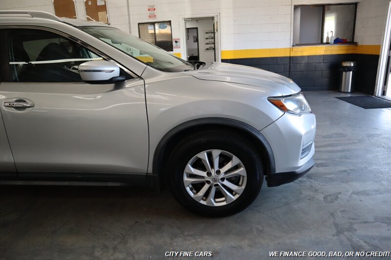 2018 Nissan Rogue SV - Photo 12 - Panorama City, CA 91402